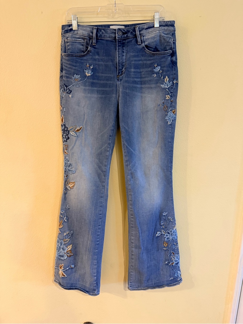 DRIFTWOOD Light Blue Embroidered floral Isabel Flare Jeans stretch size 32x34